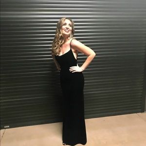 Lulu’s black dress